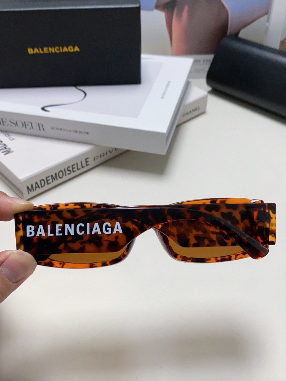 Balenciaga巴黎世家2024爆款春夏新款未来感墨镜太阳镜运动时尚简约风格男女通用