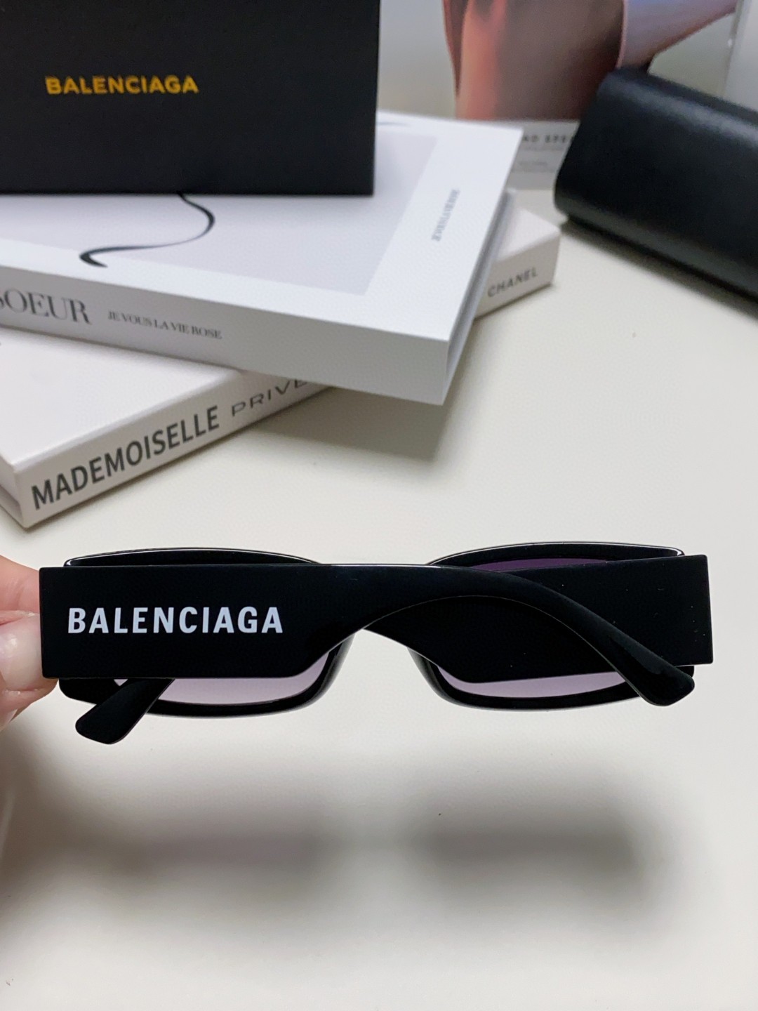 Balenciaga巴黎世家2024爆款春夏新款未来感墨镜太阳镜运动时尚简约风格男女通用