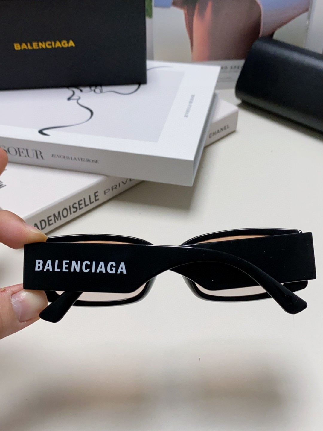 Balenciaga巴黎世家2024爆款春夏新款未来感墨镜太阳镜运动时尚简约风格男女通用