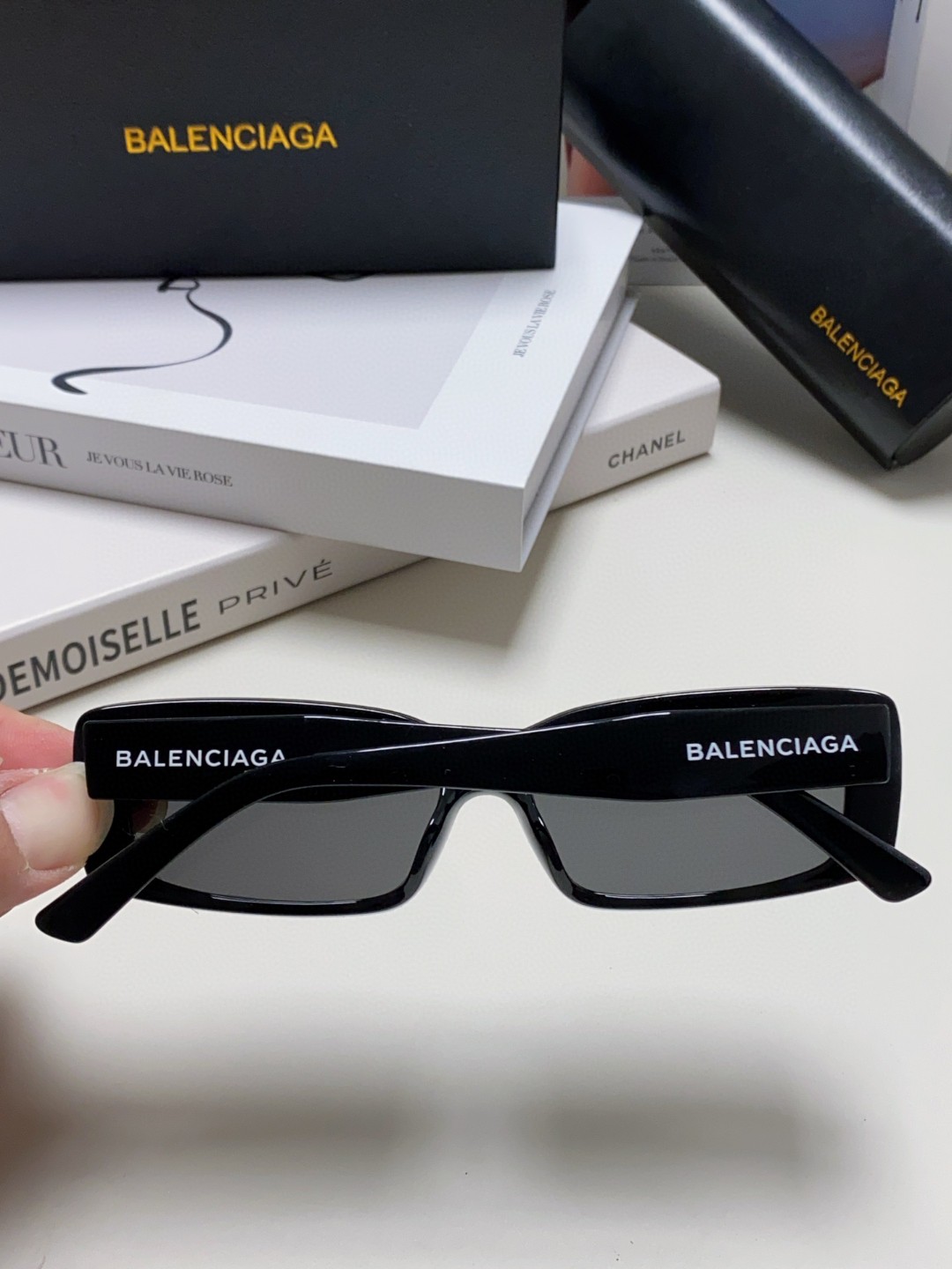 Balenciaga巴黎世家2024新款欧美潮人个性小方框墨镜ins网红搞怪高级感长方形太阳眼镜宽字母