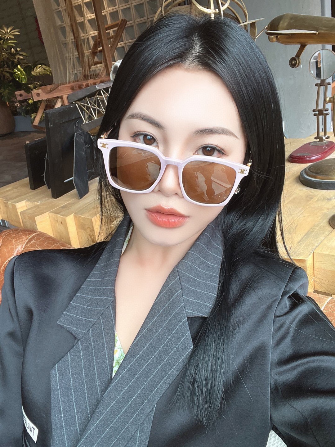  CELINE 赛琳 小红书爆款 徽标巧妙的金属装饰 简单的框型 随手一戴 尽显潮流高贵与奢华 6色