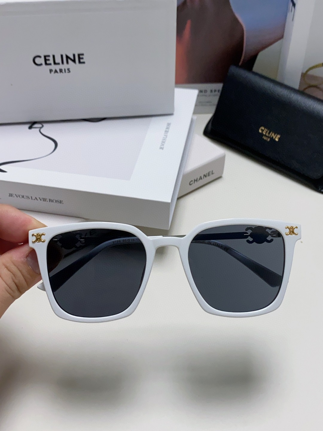  CELINE 赛琳 小红书爆款 徽标巧妙的金属装饰 简单的框型 随手一戴 尽显潮流高贵与奢华 6色