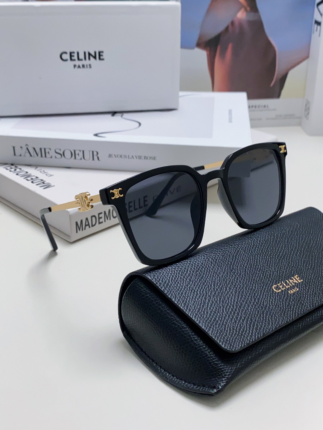  CELINE 赛琳 小红书爆款 徽标巧妙的金属装饰 简单的框型 随手一戴 尽显潮流高贵与奢华 6色