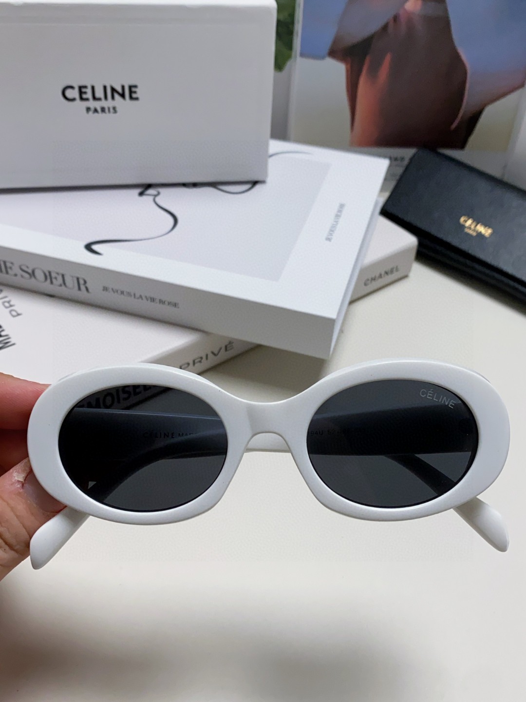  Celine CL40194 高版复刻
凯旋门太阳镜超级明星款 
毫不犹豫就下手了。。
size 52