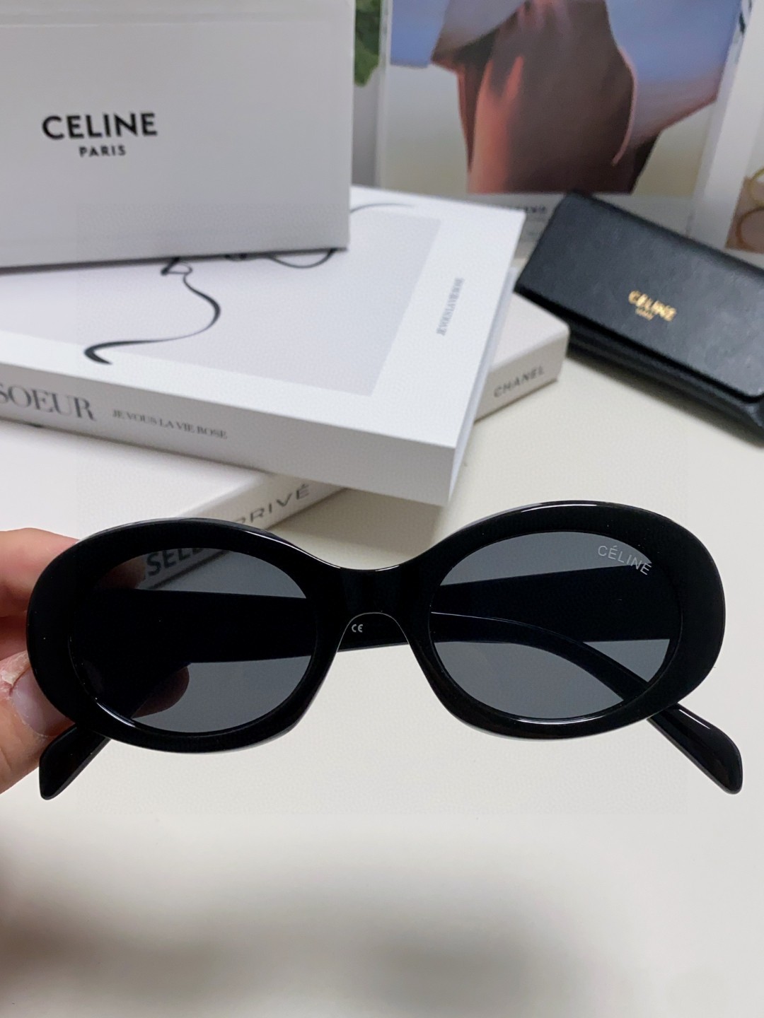  Celine CL40194 高版复刻
凯旋门太阳镜超级明星款 
毫不犹豫就下手了。。
size 52