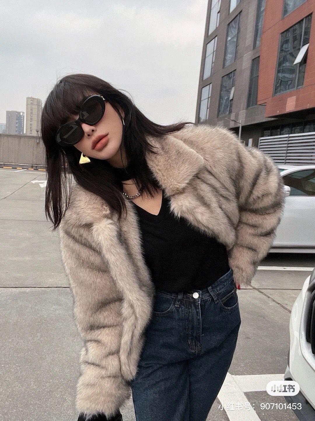  Celine CL40194 高版复刻
凯旋门太阳镜超级明星款 
毫不犹豫就下手了。。
size 52