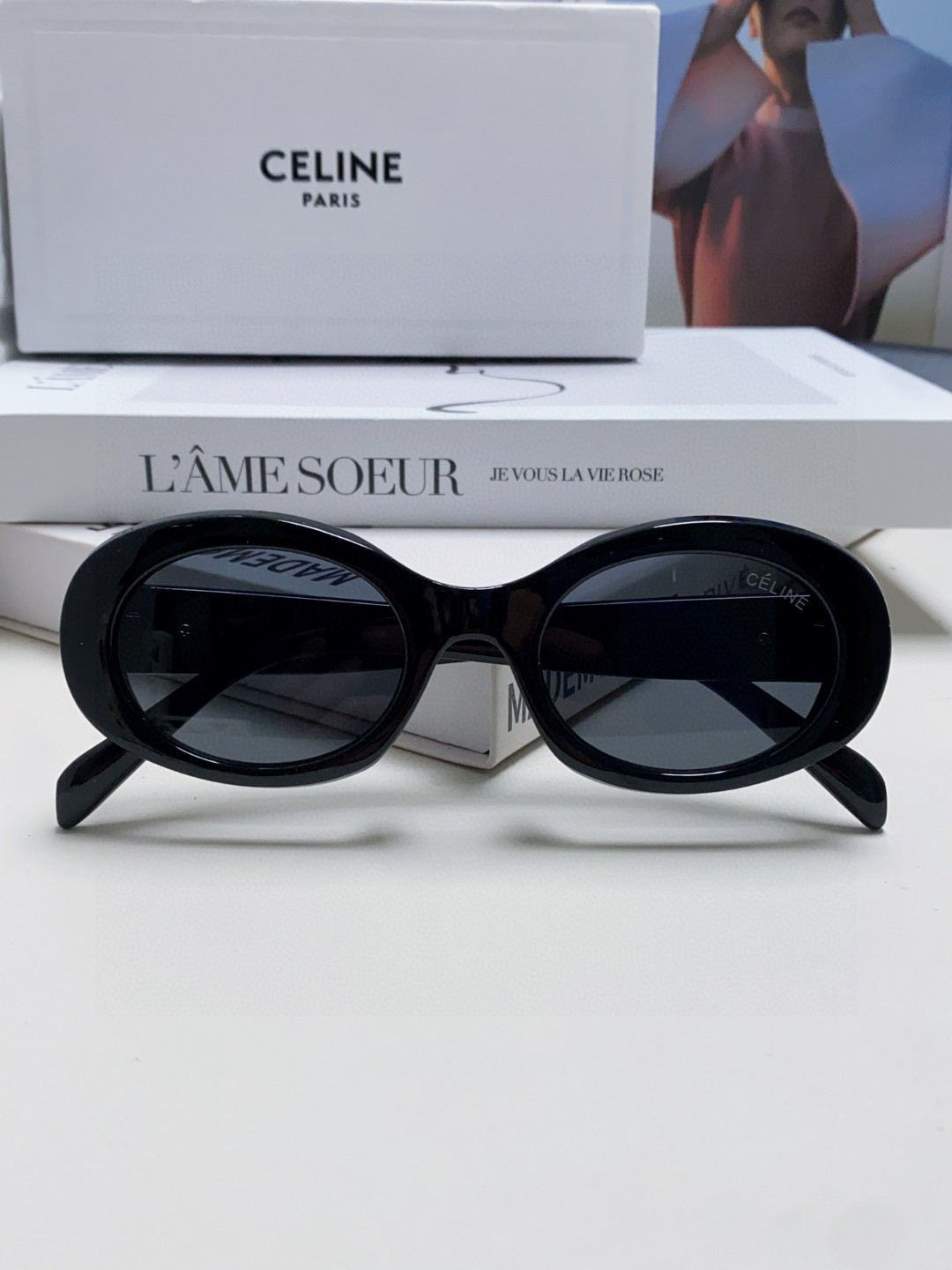  Celine CL40194 高版复刻
凯旋门太阳镜超级明星款 
毫不犹豫就下手了。。
size 52