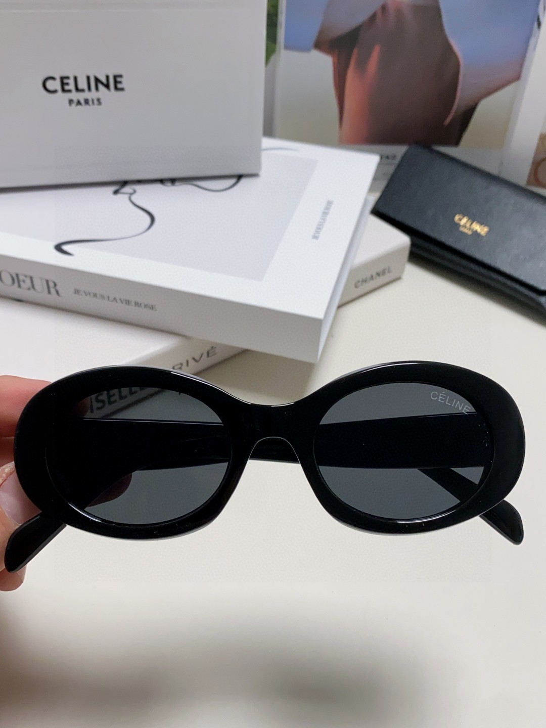  Celine CL40194 高版复刻
凯旋门太阳镜超级明星款 
毫不犹豫就下手了。。
size 52