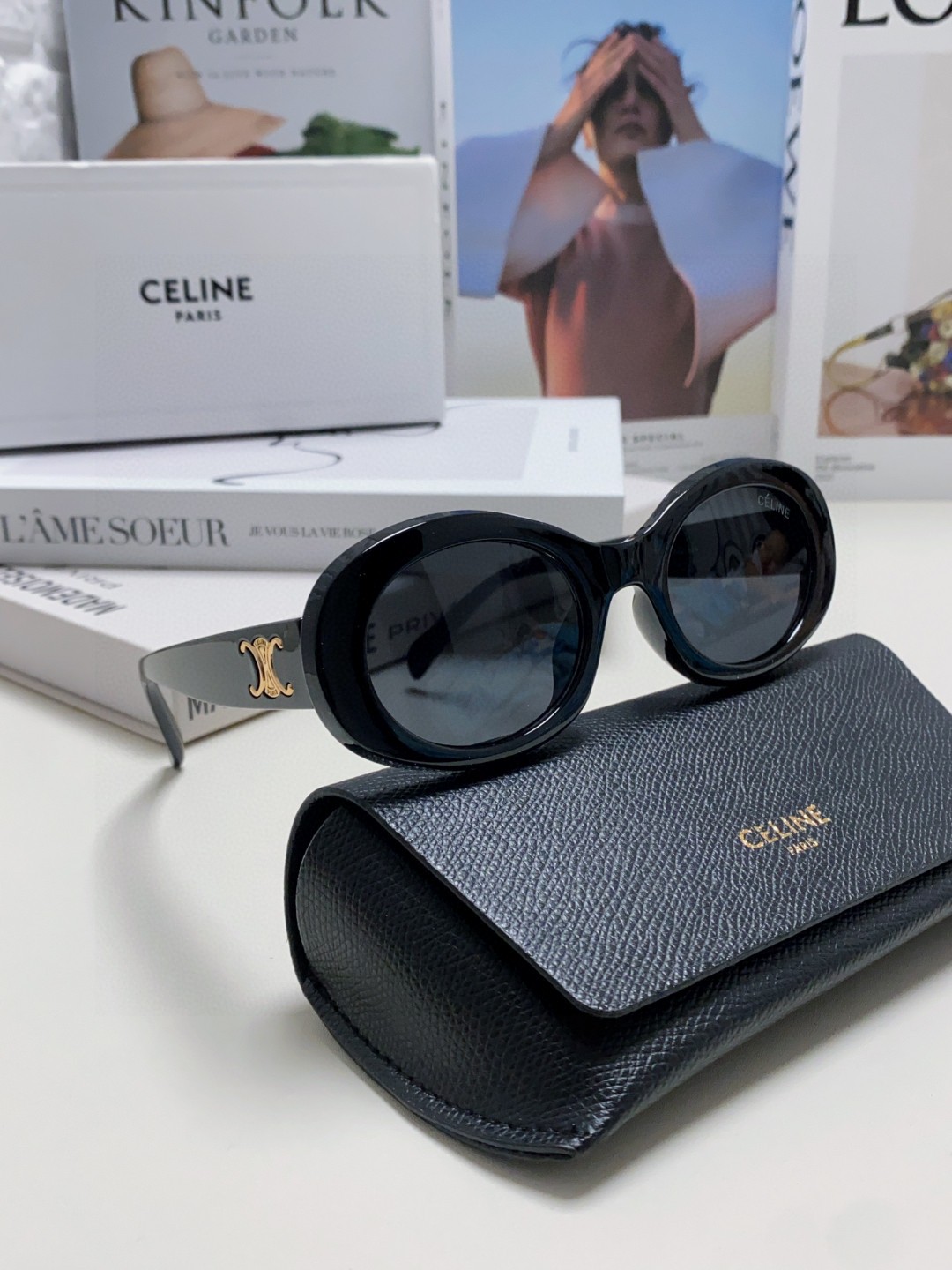  Celine CL40194 高版复刻
凯旋门太阳镜超级明星款 
毫不犹豫就下手了。。
size 52