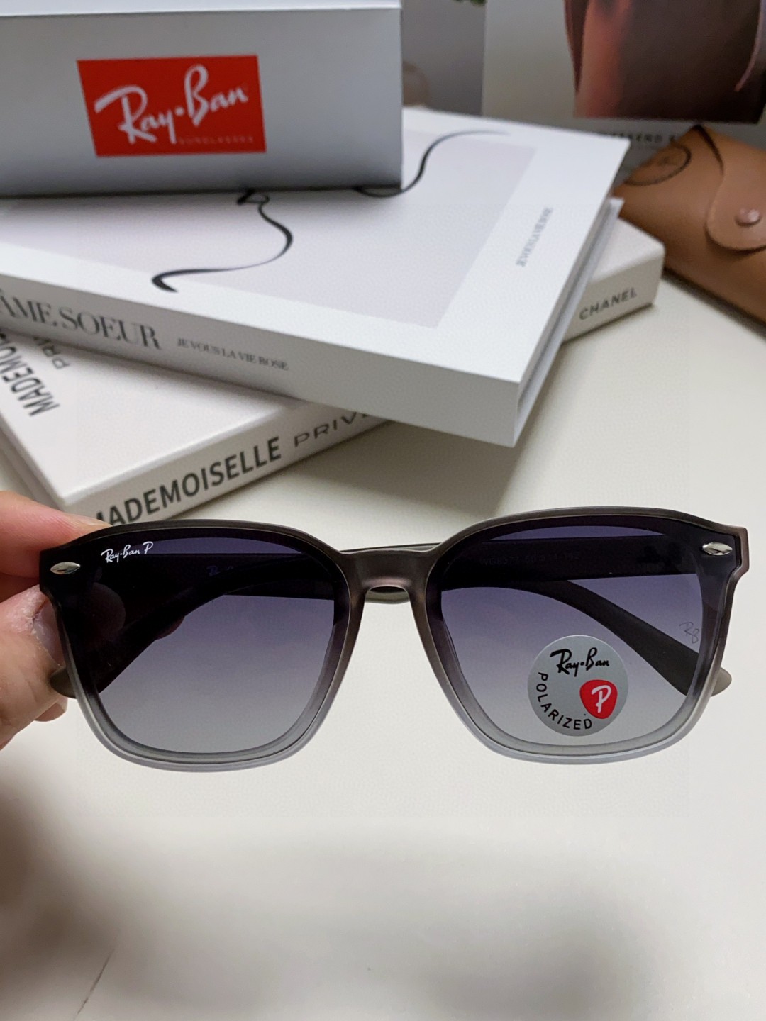  RayBan雷朋太阳镜黑超时尚眼镜开车防晒男女同款偏光墨镜 RB8377 