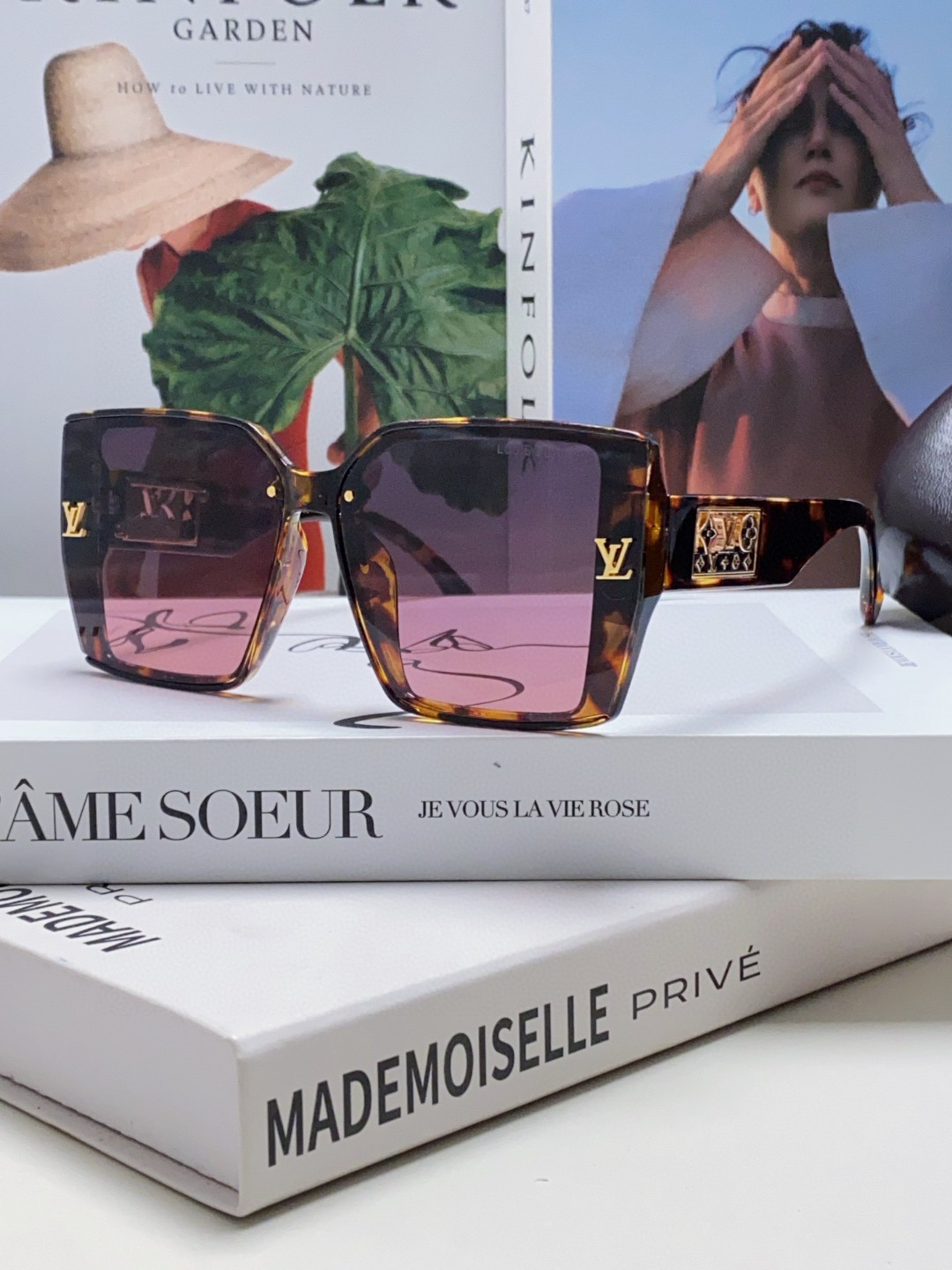 NO:252506,Lv Louis Vuitton New polarized sunglasses for women internet celebrity large frame face showing small sunglasses UV proof driver glasses Fashion hot sunglasses Women's glasses sunglasses, glasses, louis vuitton, louis vuitton19860909Lv路易威登 新款偏光太阳镜女网红大框显脸小墨镜防紫外线司机眼镜 潮流爆款墨镜 女士眼镜墨镜太阳镜,眼镜,louis vuitton,louis vuitton,glasses