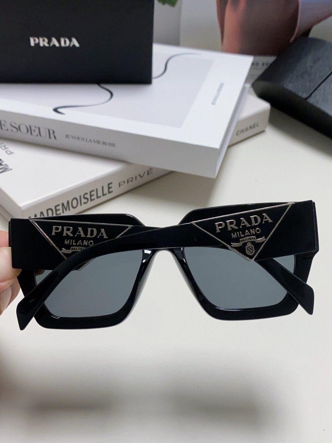  Prada普拉达 2024新款时尚方形驾驶开车男士女士大框太阳镜 PR家墨镜太阳眼镜