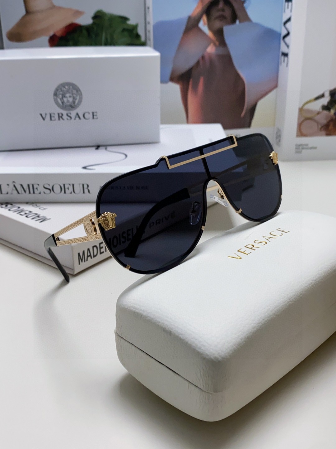  Versace范思哲 2024新款潮流大框字母太阳眼镜女防紫外线连体水印镜片男女百搭墨镜