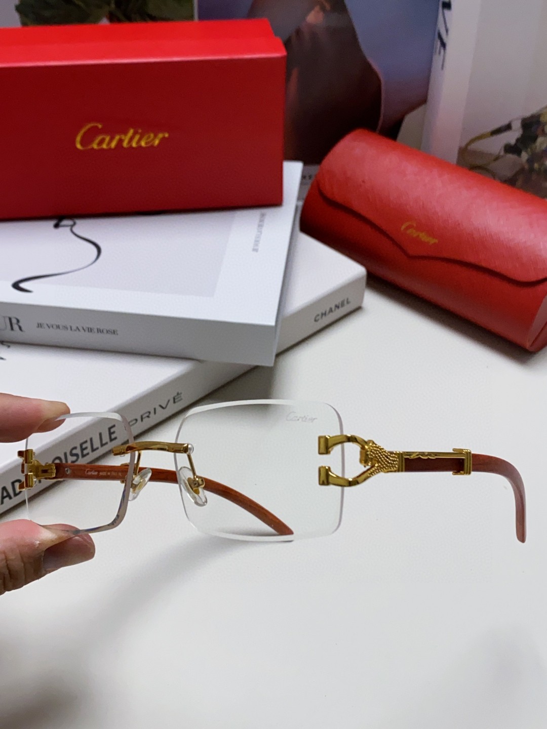  Cartier卡地亚 2024新款时尚无框太阳镜款个性豹子木纹镜腿方框墨镜可配镜 男女通用