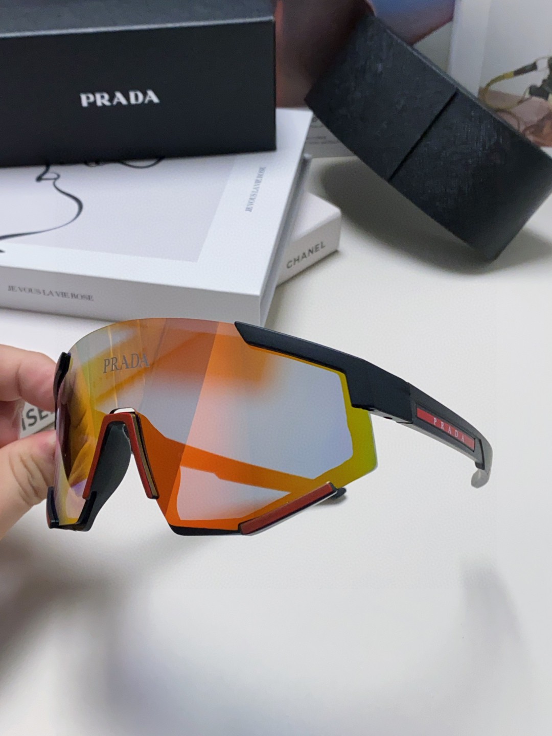  PRADA 普拉达 欧美高级感超轻大框连体防紫外线墨镜滑雪骑行户外护目太阳眼镜 男女通用 风镜