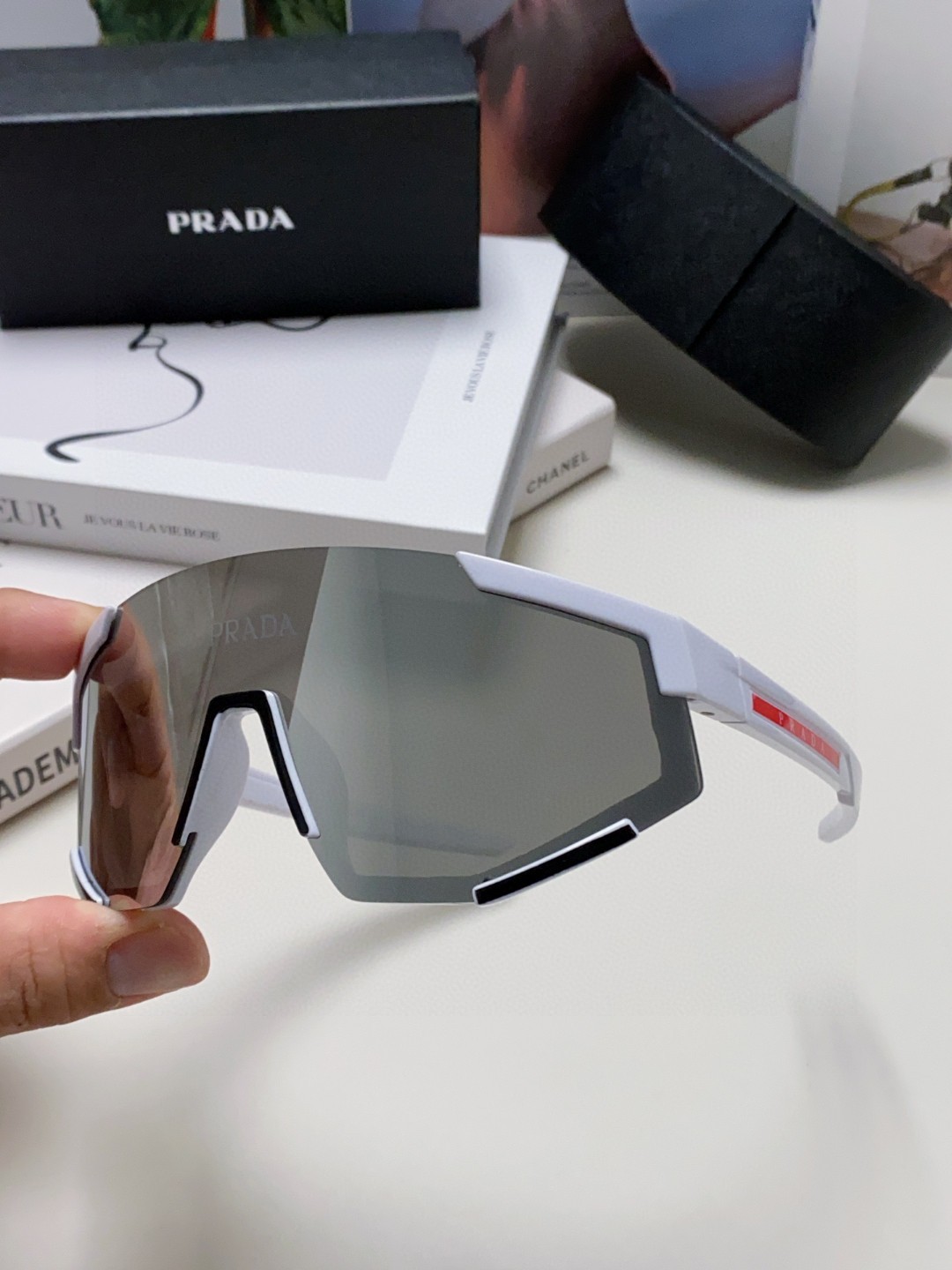  PRADA 普拉达 欧美高级感超轻大框连体防紫外线墨镜滑雪骑行户外护目太阳眼镜 男女通用 风镜