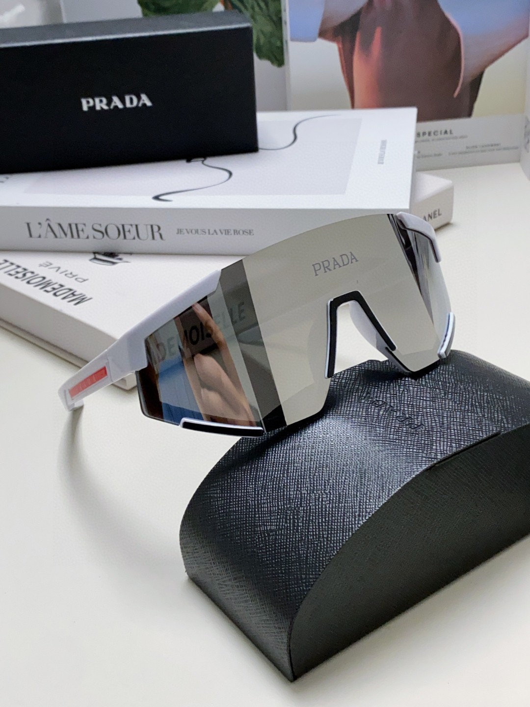  PRADA 普拉达 欧美高级感超轻大框连体防紫外线墨镜滑雪骑行户外护目太阳眼镜 男女通用 风镜