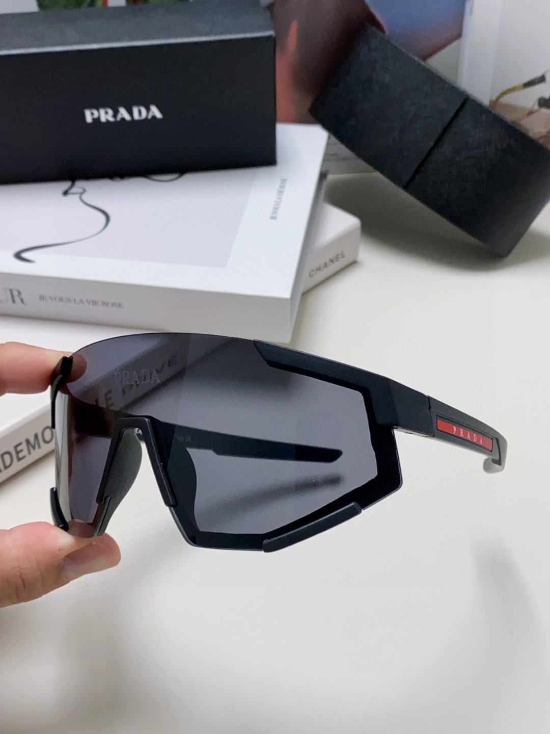  PRADA 普拉达 欧美高级感超轻大框连体防紫外线墨镜滑雪骑行户外护目太阳眼镜 男女通用 风镜