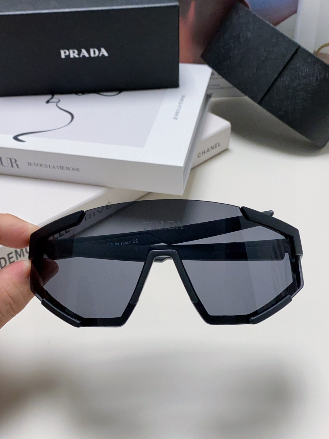  PRADA 普拉达 欧美高级感超轻大框连体防紫外线墨镜滑雪骑行户外护目太阳眼镜 男女通用 风镜
