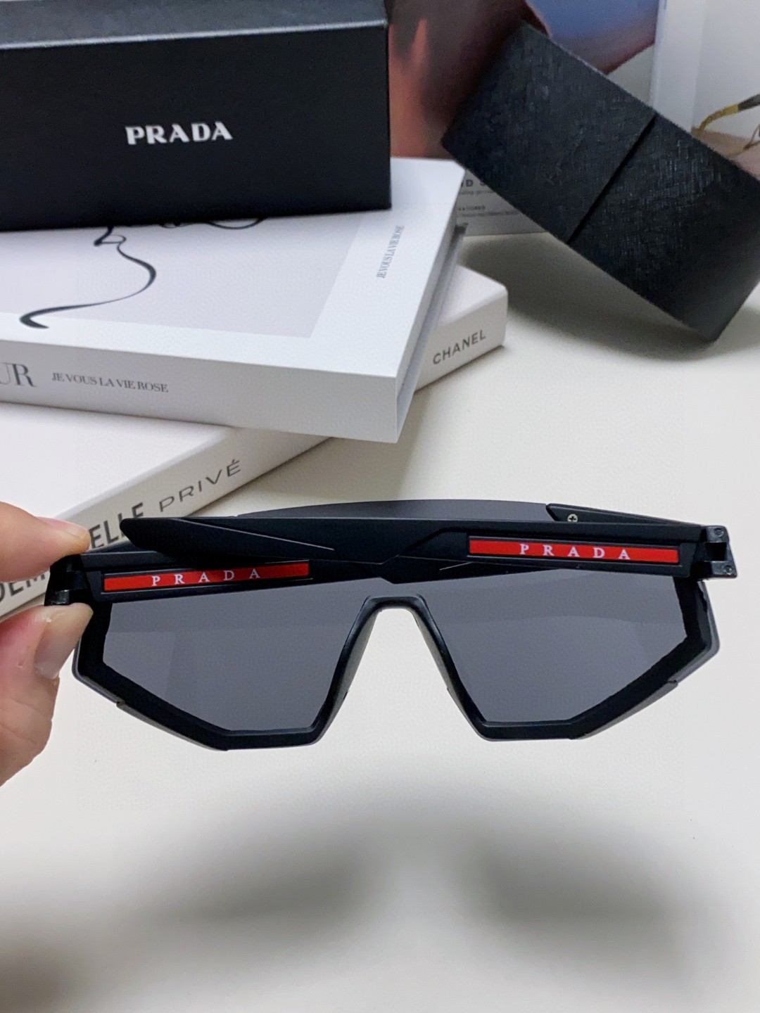  PRADA 普拉达 欧美高级感超轻大框连体防紫外线墨镜滑雪骑行户外护目太阳眼镜 男女通用 风镜