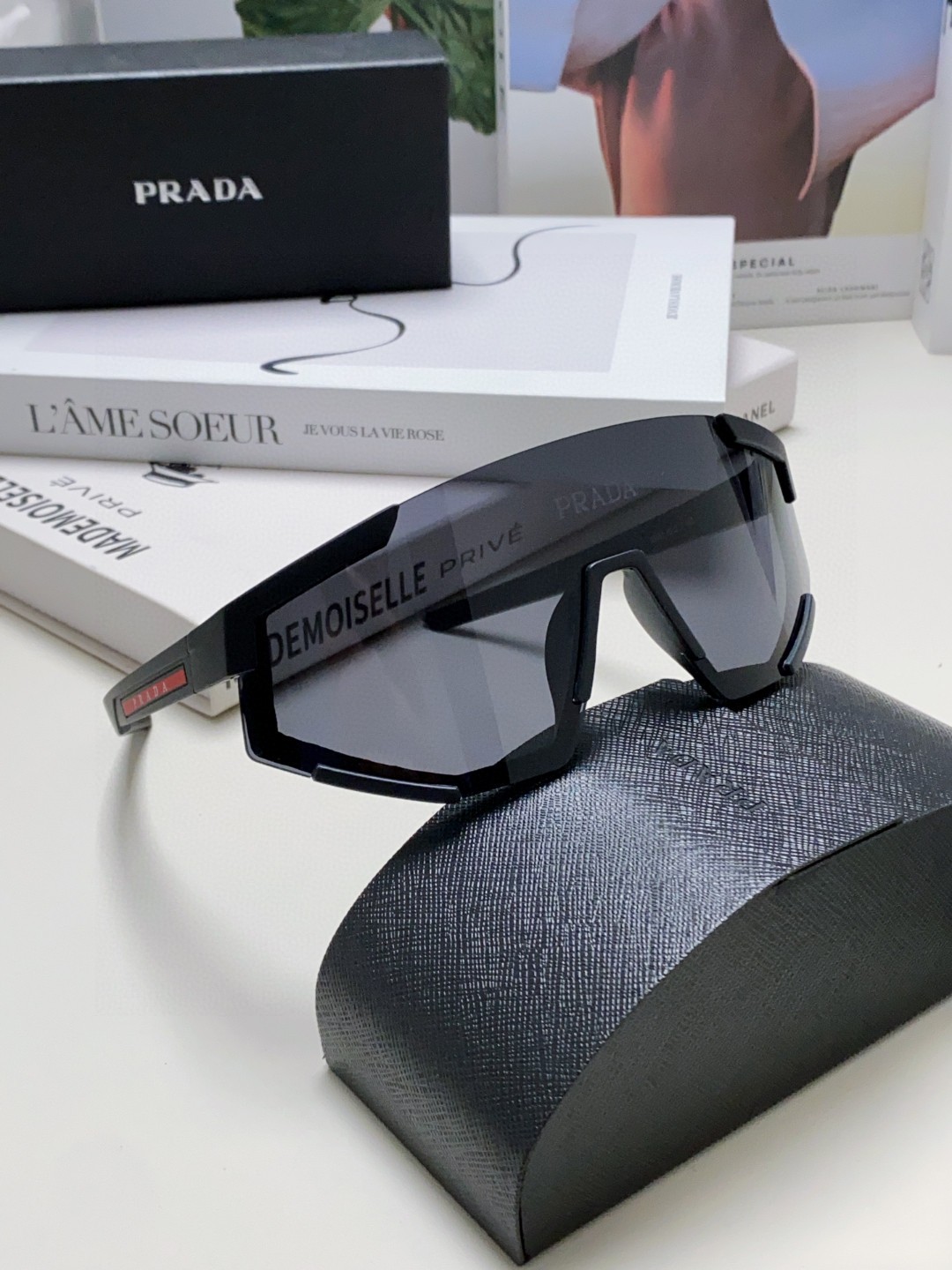  PRADA 普拉达 欧美高级感超轻大框连体防紫外线墨镜滑雪骑行户外护目太阳眼镜 男女通用 风镜