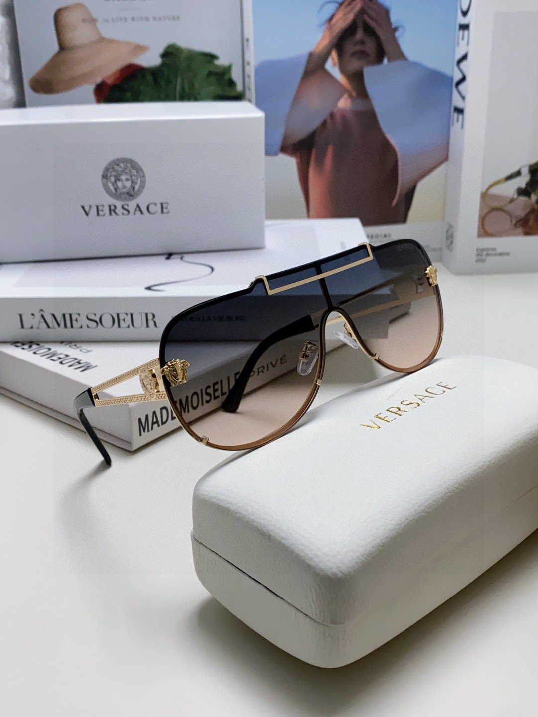  Versace范思哲 2024新款潮流大框字母太阳眼镜女防紫外线连体水印镜片男女百搭墨镜
