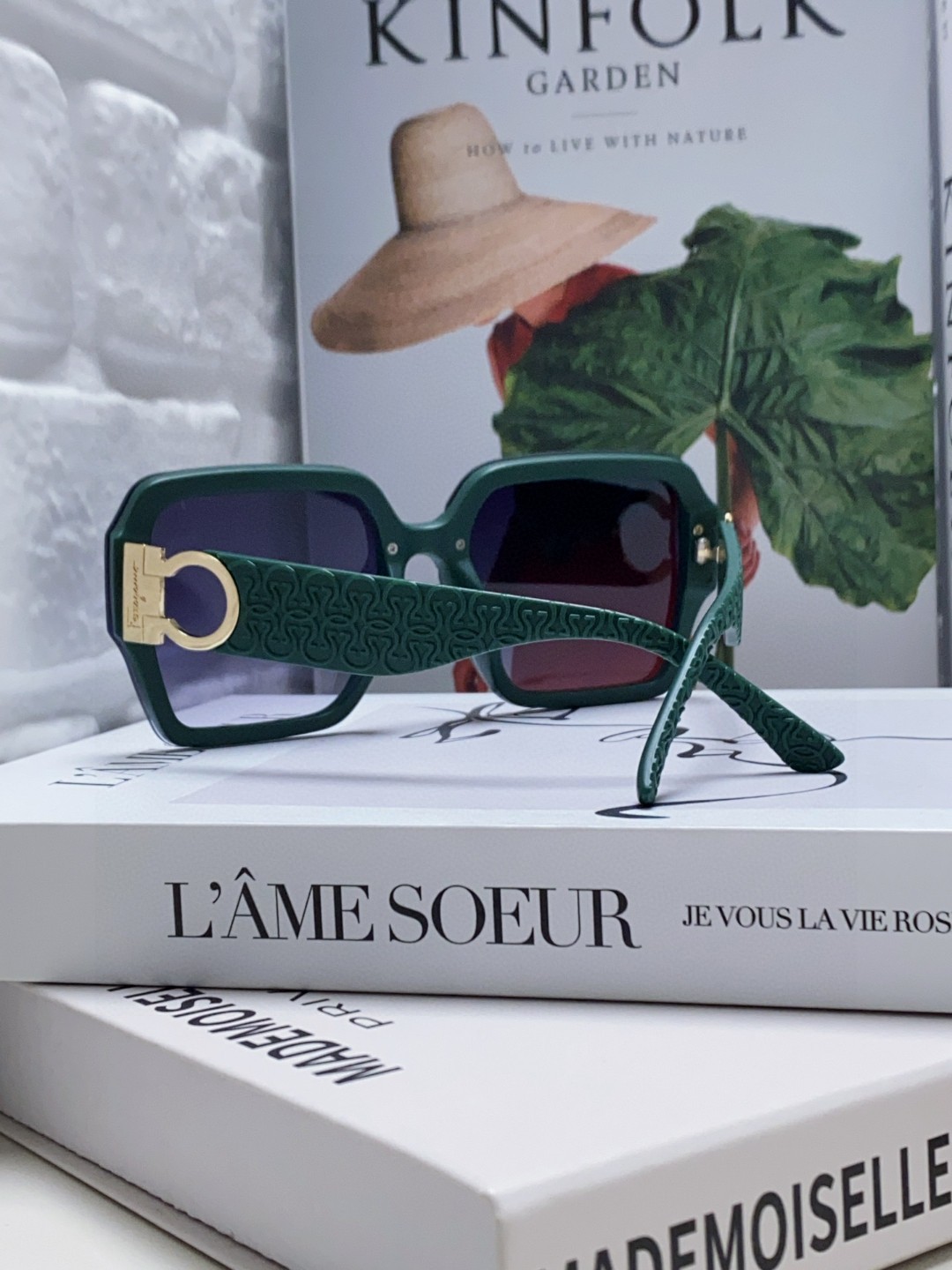  Ferragamo菲拉格慕2025新品 欧美新款男生个性太阳镜女士防紫外线墨镜时尚运动情侣 高端大气 