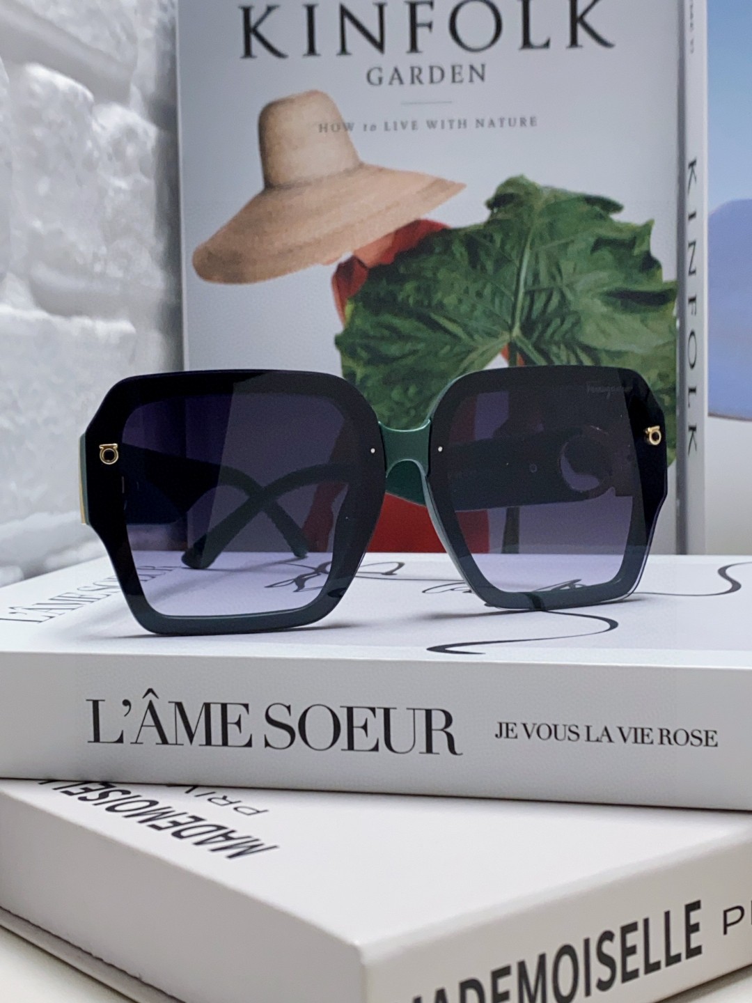  Ferragamo菲拉格慕2025新品 欧美新款男生个性太阳镜女士防紫外线墨镜时尚运动情侣 高端大气 