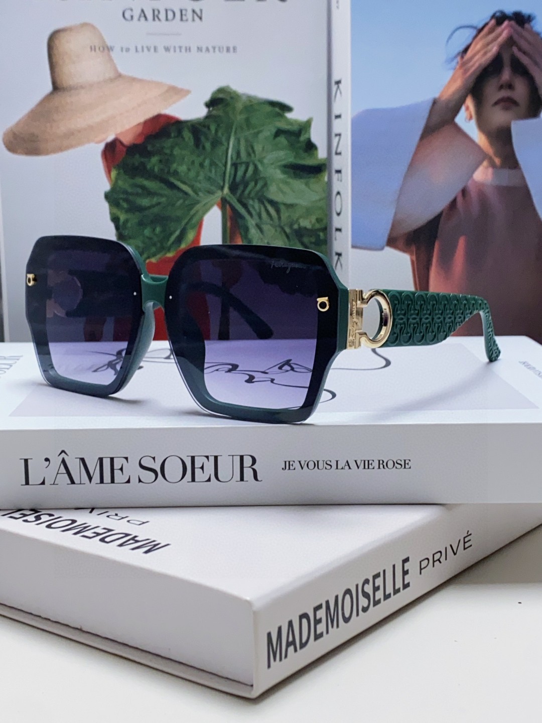  Ferragamo菲拉格慕2025新品 欧美新款男生个性太阳镜女士防紫外线墨镜时尚运动情侣 高端大气 