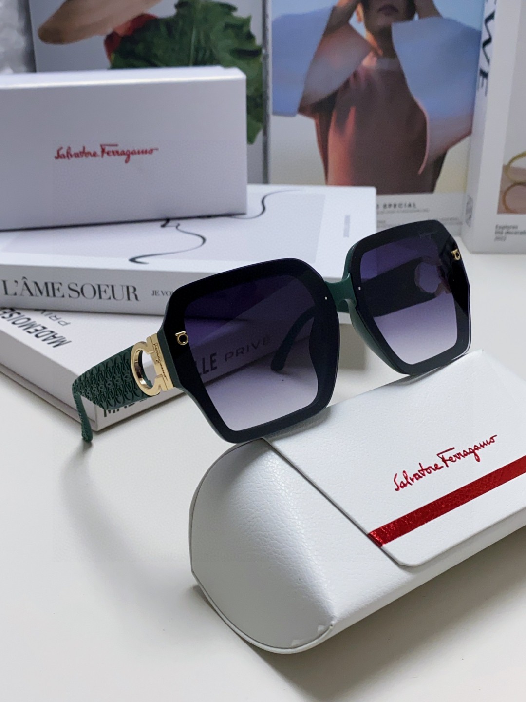  Ferragamo菲拉格慕2025新品 欧美新款男生个性太阳镜女士防紫外线墨镜时尚运动情侣 高端大气 