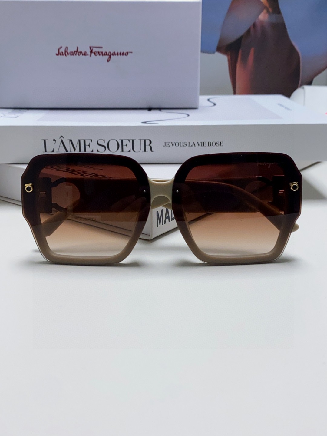  Ferragamo菲拉格慕2025新品 欧美新款男生个性太阳镜女士防紫外线墨镜时尚运动情侣 高端大气 