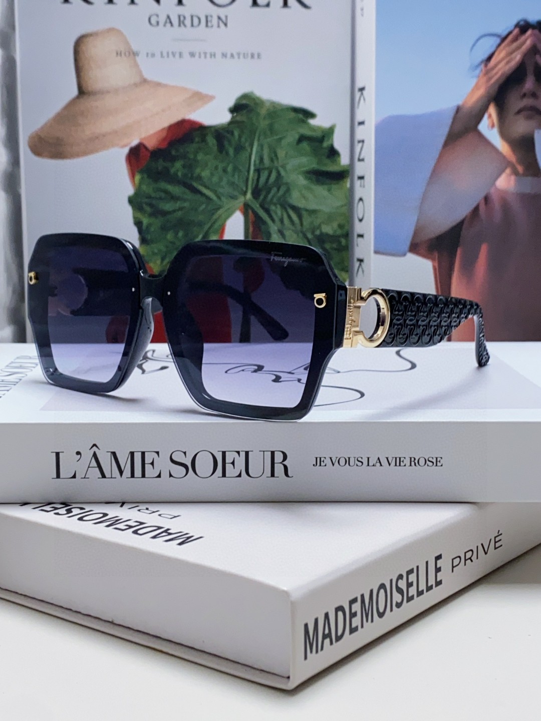  Ferragamo菲拉格慕2025新品 欧美新款男生个性太阳镜女士防紫外线墨镜时尚运动情侣 高端大气 