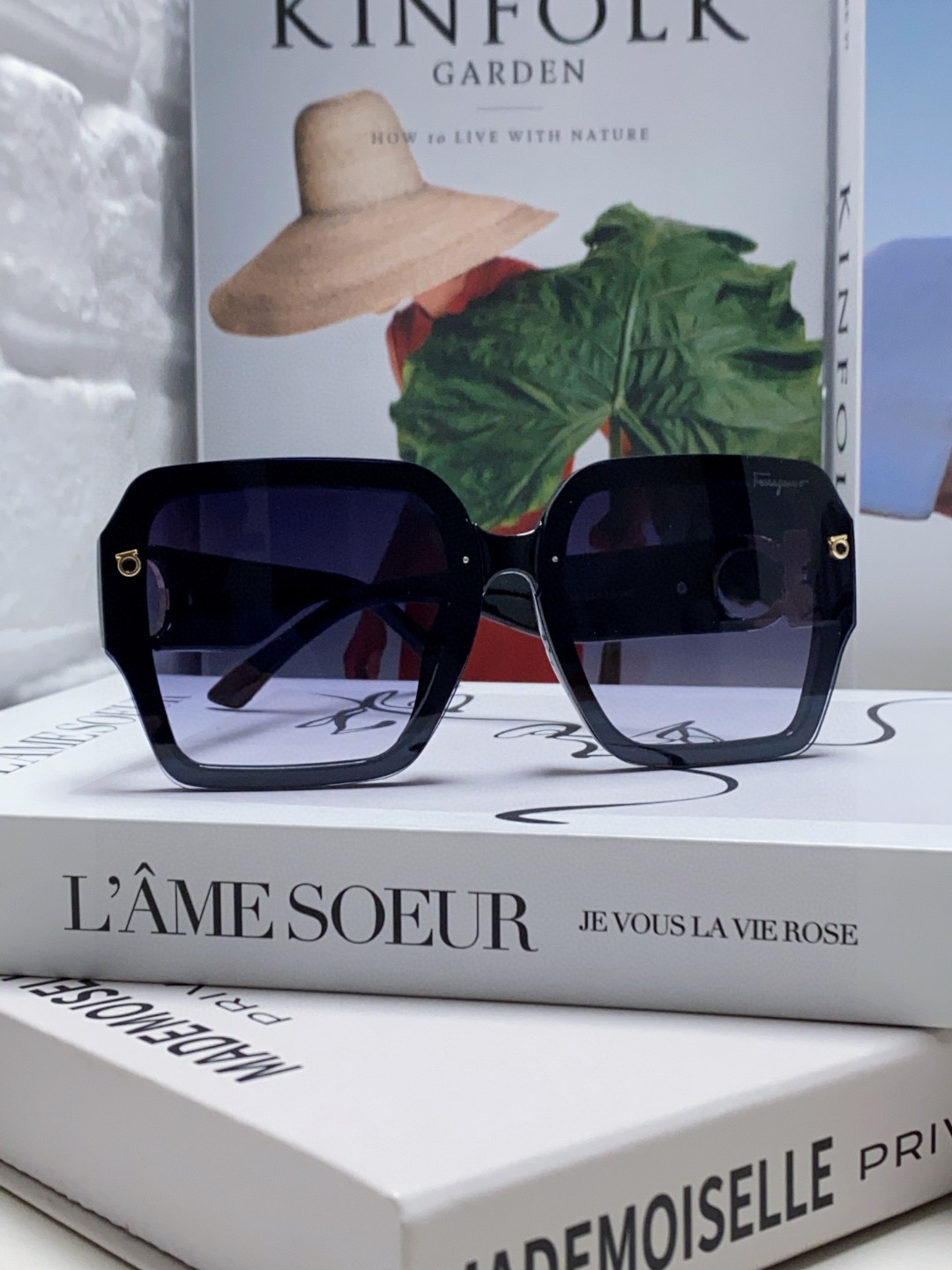  Ferragamo菲拉格慕2025新品 欧美新款男生个性太阳镜女士防紫外线墨镜时尚运动情侣 高端大气 