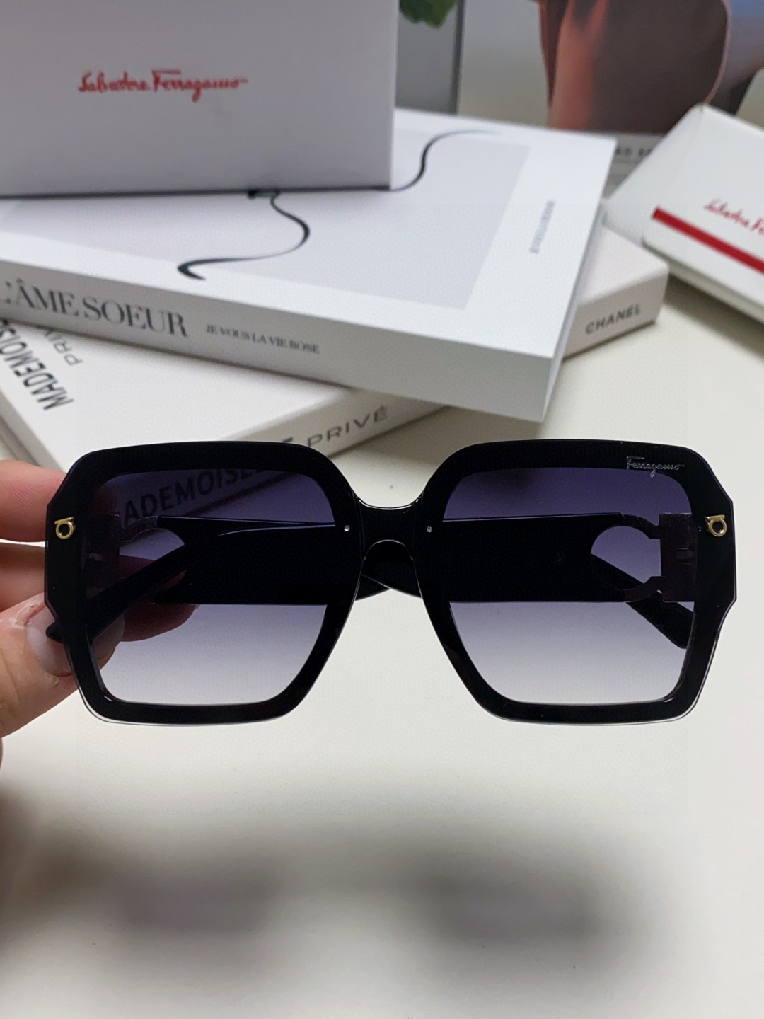  Ferragamo菲拉格慕2025新品 欧美新款男生个性太阳镜女士防紫外线墨镜时尚运动情侣 高端大气 