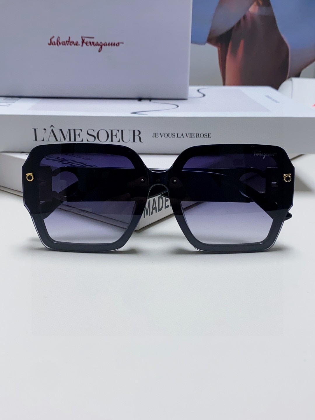  Ferragamo菲拉格慕2025新品 欧美新款男生个性太阳镜女士防紫外线墨镜时尚运动情侣 高端大气 