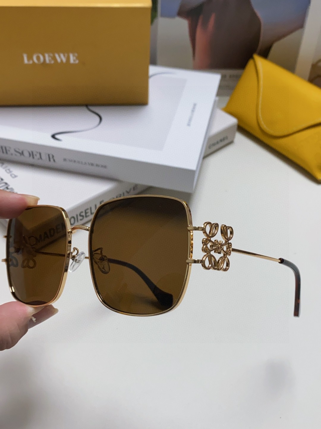  Loewe罗意威 2024新款太阳眼镜女士方形时尚潮流复古风金属个性墨镜大框 