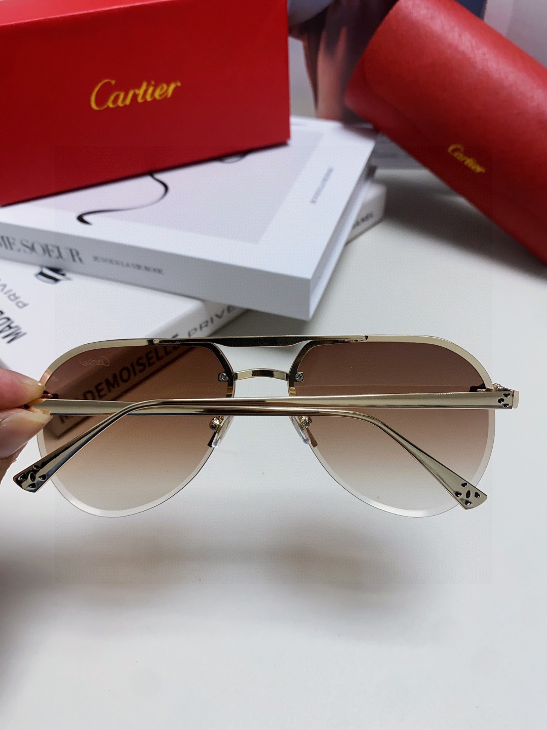  Cartier 卡地亚 墨镜 男女士圆框太阳眼镜 2025开车墨镜 新款金属太阳镜  时尚大方  舒适