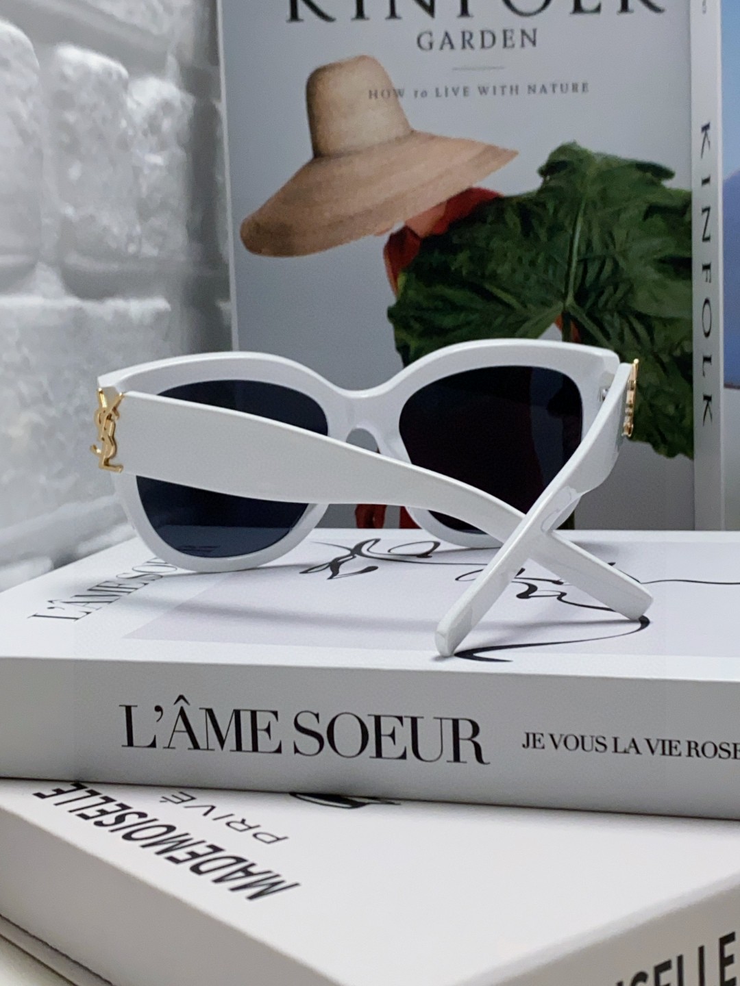  YSL圣罗兰 无法超逸的单品
跟足原版色 
肉眼可见的品质差别  
SAINT LAUREN
SL M