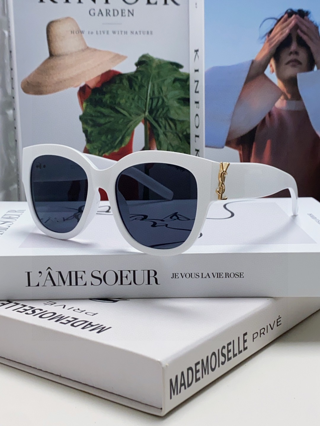  YSL圣罗兰 无法超逸的单品
跟足原版色 
肉眼可见的品质差别  
SAINT LAUREN
SL M
