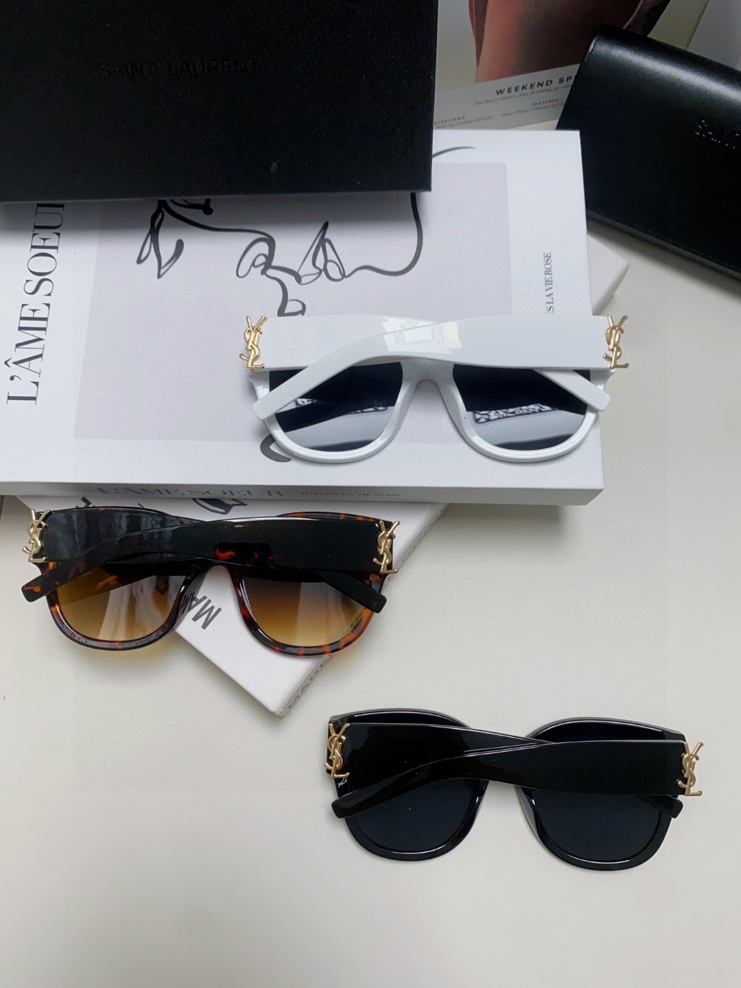  YSL圣罗兰 无法超逸的单品
跟足原版色 
肉眼可见的品质差别  
SAINT LAUREN
SL M