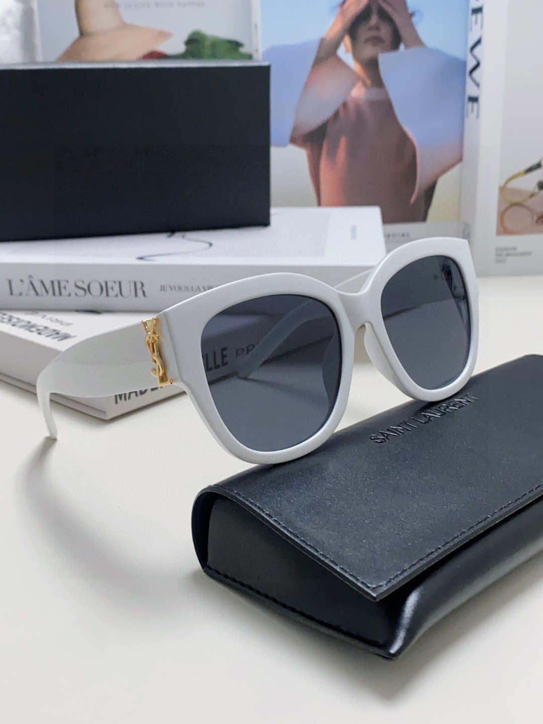  YSL圣罗兰 无法超逸的单品
跟足原版色 
肉眼可见的品质差别  
SAINT LAUREN
SL M