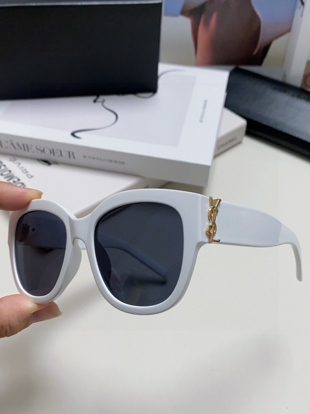  YSL圣罗兰 无法超逸的单品
跟足原版色 
肉眼可见的品质差别  
SAINT LAUREN
SL M