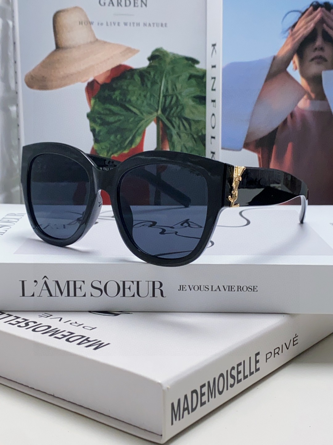  YSL圣罗兰 无法超逸的单品
跟足原版色 
肉眼可见的品质差别  
SAINT LAUREN
SL M