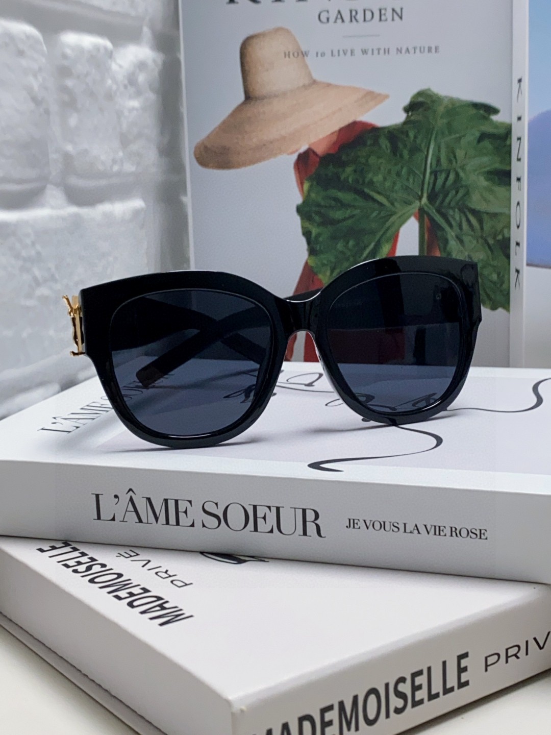  YSL圣罗兰 无法超逸的单品
跟足原版色 
肉眼可见的品质差别  
SAINT LAUREN
SL M