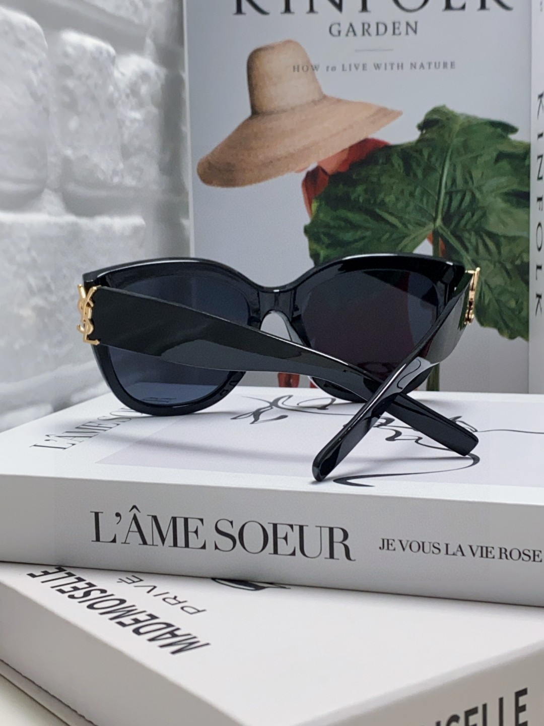  YSL圣罗兰 无法超逸的单品
跟足原版色 
肉眼可见的品质差别  
SAINT LAUREN
SL M