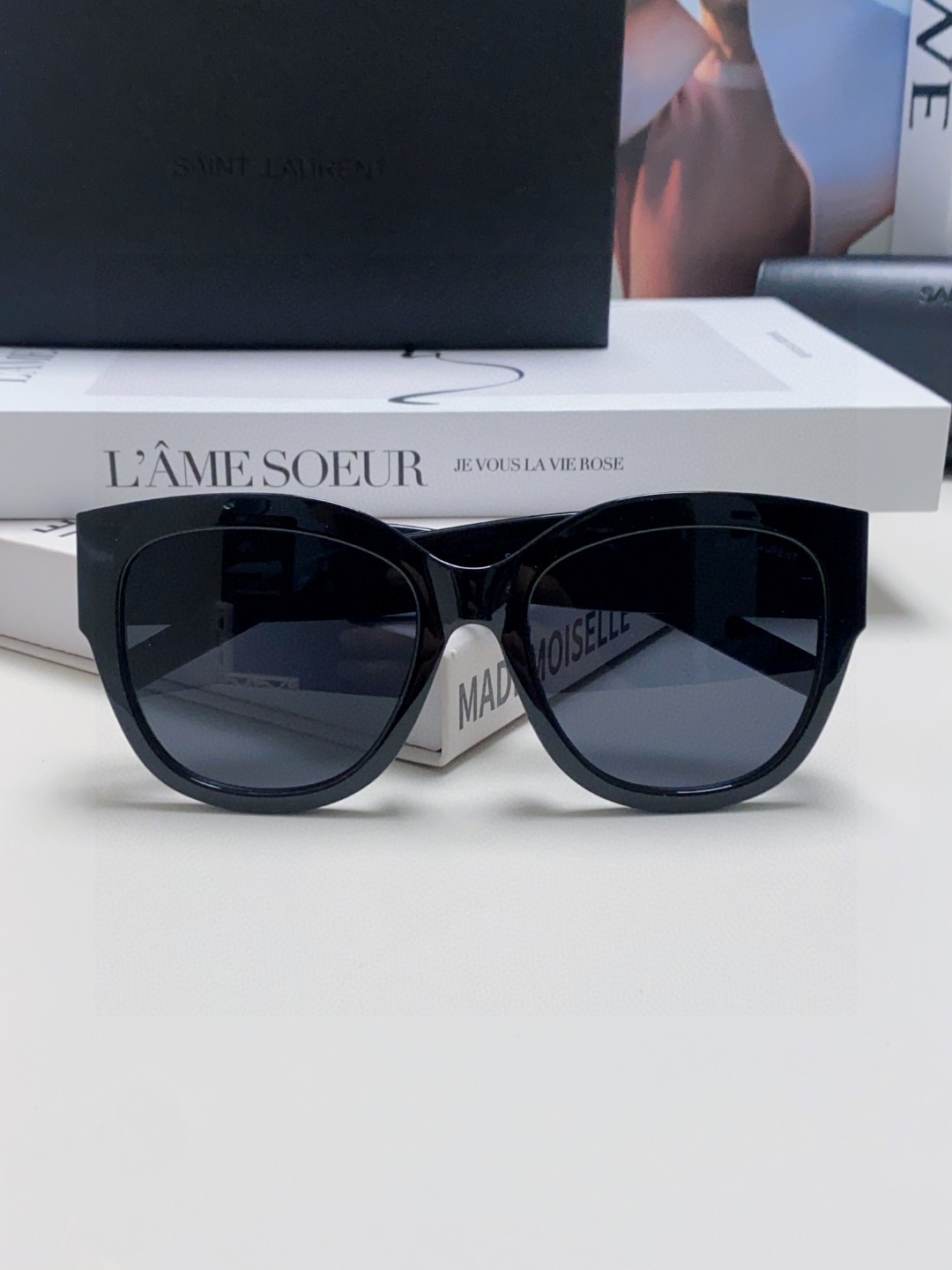  YSL圣罗兰 无法超逸的单品
跟足原版色 
肉眼可见的品质差别  
SAINT LAUREN
SL M