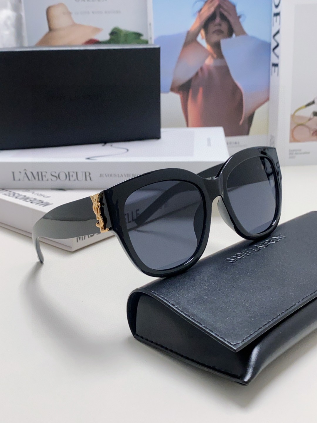  YSL圣罗兰 无法超逸的单品
跟足原版色 
肉眼可见的品质差别  
SAINT LAUREN
SL M