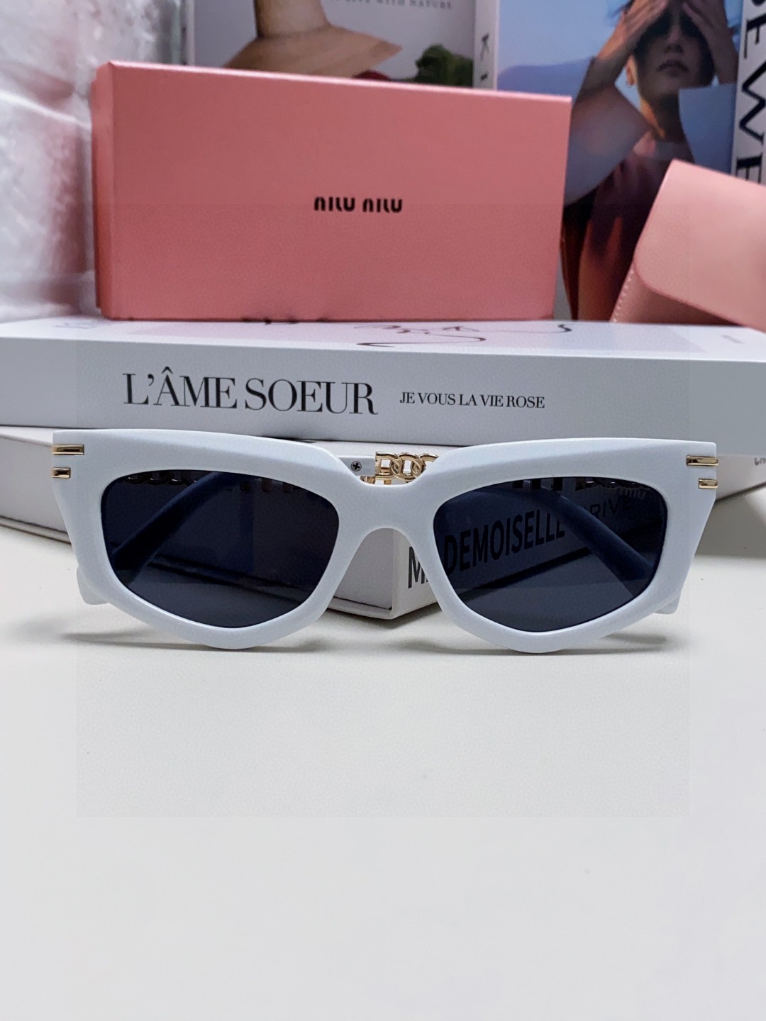   miumiu缪缪2025新款个性锥形太阳镜，高端奢侈 女士潮流眼镜 