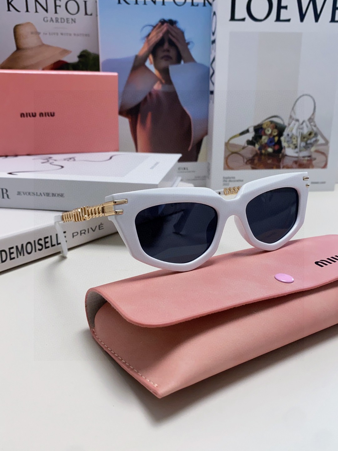   miumiu缪缪2025新款个性锥形太阳镜，高端奢侈 女士潮流眼镜 