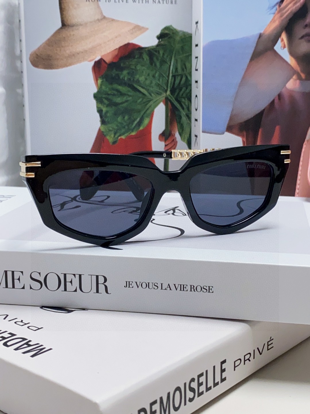   miumiu缪缪2025新款个性锥形太阳镜，高端奢侈 女士潮流眼镜 